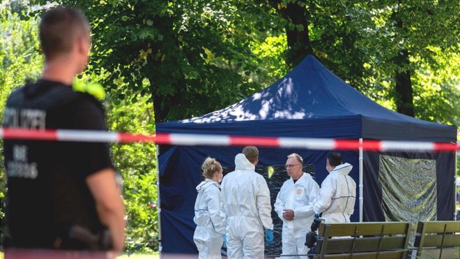 Berlin murder: Germany expels two Russian diplomats
