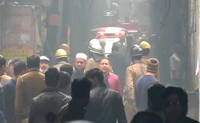 At least 43 killed in Delhi factory fire (Video)
