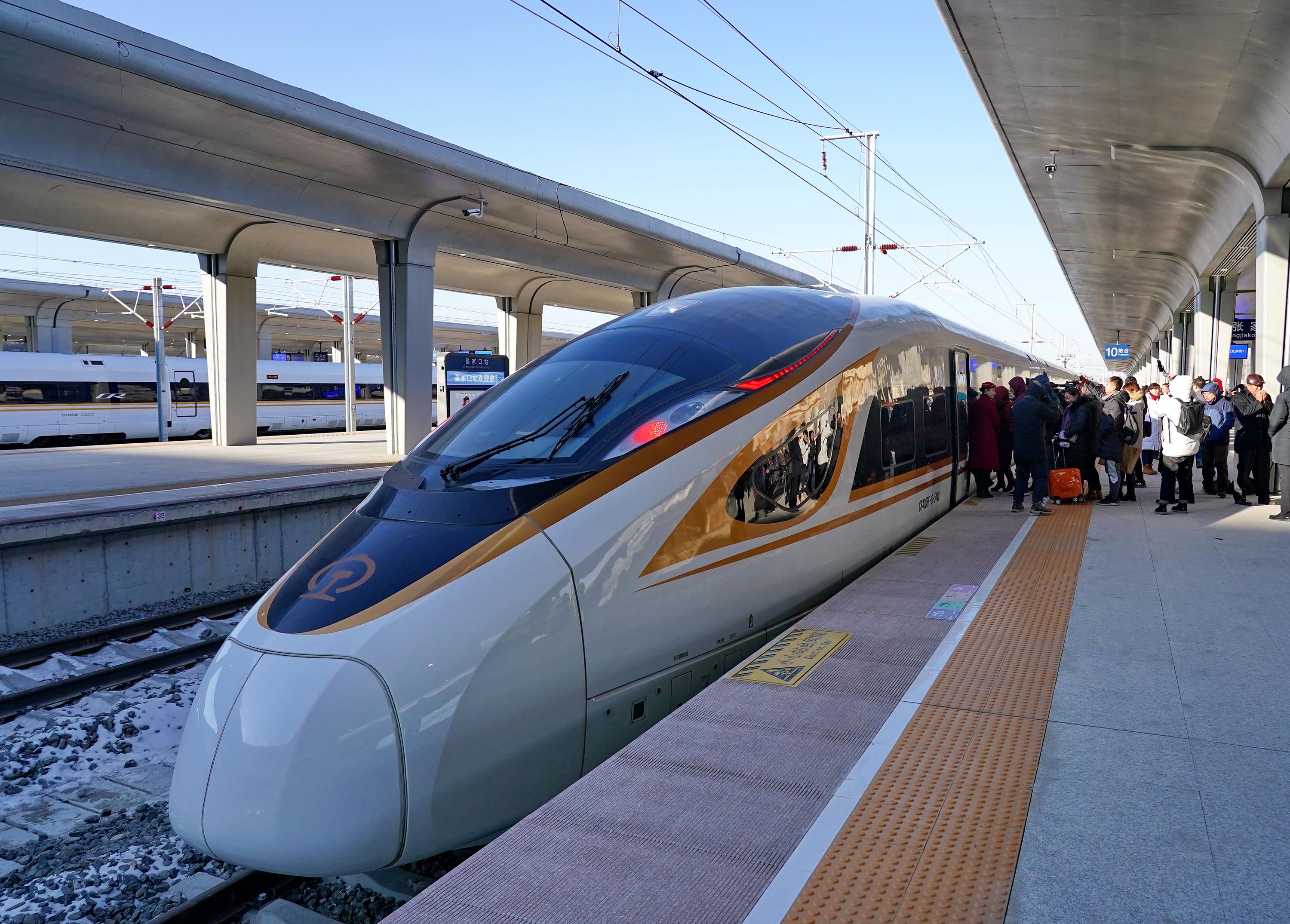 World's first 350km-per-hour driverless bullet train goes into service in China