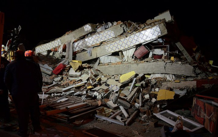 Powerful quake kills 21 people in eastern Turkey