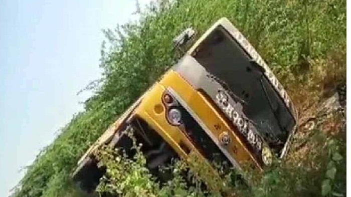 20 children injured in school bus accident in India