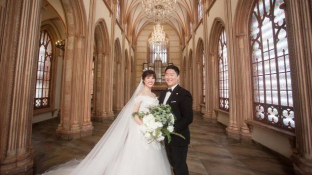 Couple live-streams into own wedding amid fears