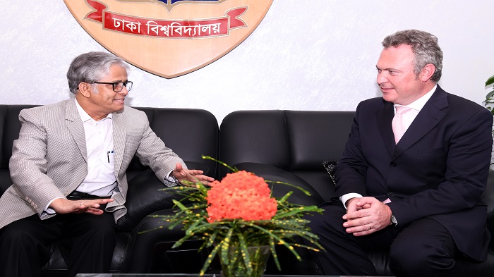 British High Commissioner calls on DU VC