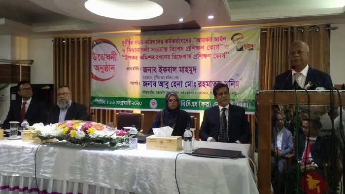 ‘Catch’ tax-dodging foreign workers, ACC chief tells NBR officials