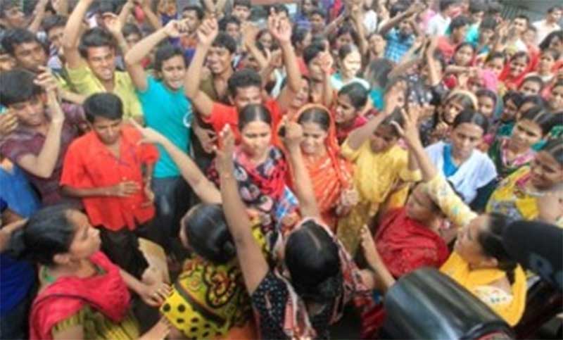 RMG workers block road in Savar demanding arrears