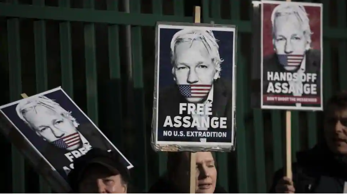 UK court told Julian Assange tried to call White House, Hillary Clinton over data dump