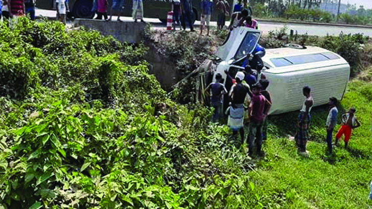 5 Russians among 7 injured in Chattogram road accident