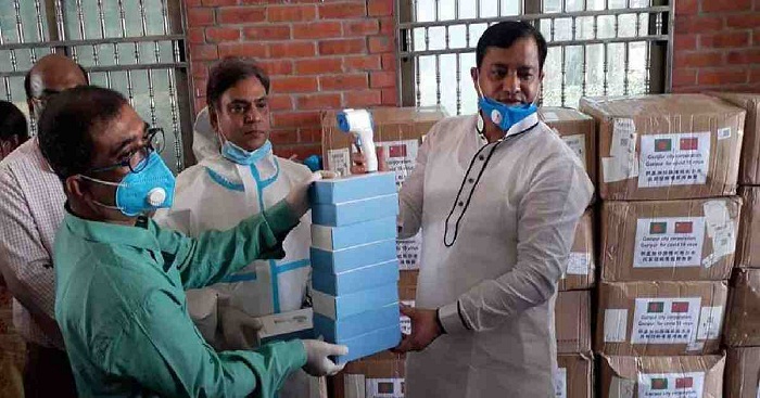 Coronavirus: GCC distributes PPE among doctors, nurses