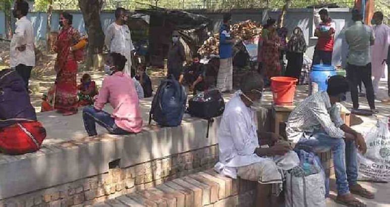 203 Bangladeshis return from India through Bhomra port