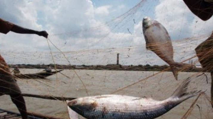 200 fishermen get foodstuff in Khulna