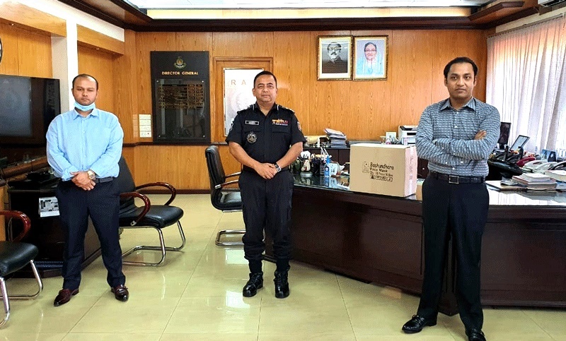 Bashundhara Group provides 50,000 masks, 1,400 packets of food items for RAB