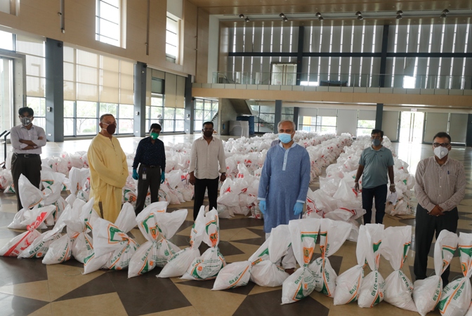 Bashundhara Group provides food items to 2,000 hawkers, distributors