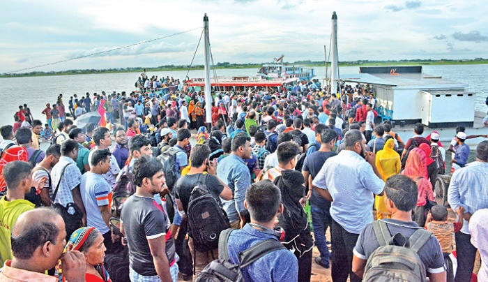 Thousands returning to Dhaka through Mawa Ghat as markets reopen
