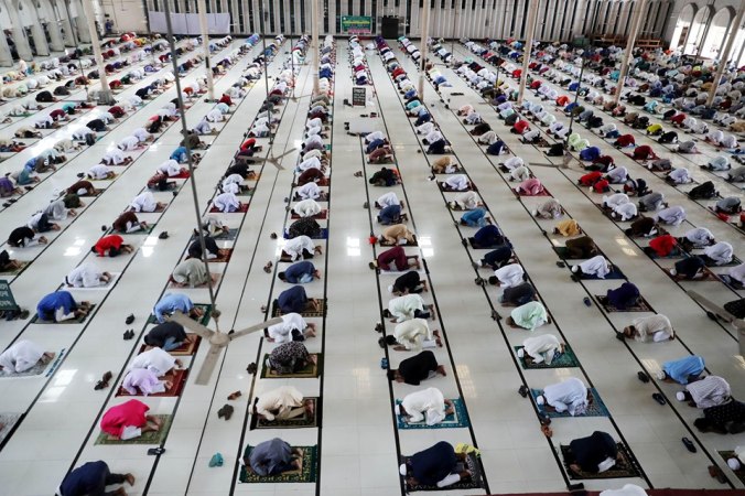 Main jamaat of Eid-ul-Fitr held at Baitul Mukarram