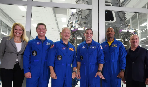  Elon and Gwynne, the pair who made SpaceX