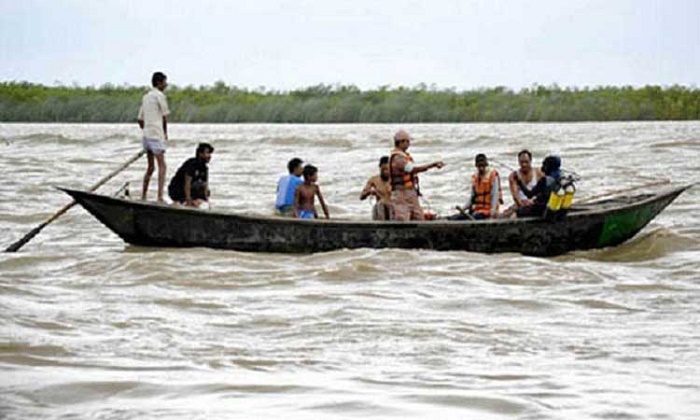 2 bodies recovered, 30 missing after boat capsizes in Jamuna


