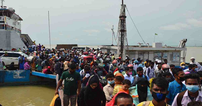 Dhaka-bound people’s rush at Shimulia ghat raises fear of virus spread