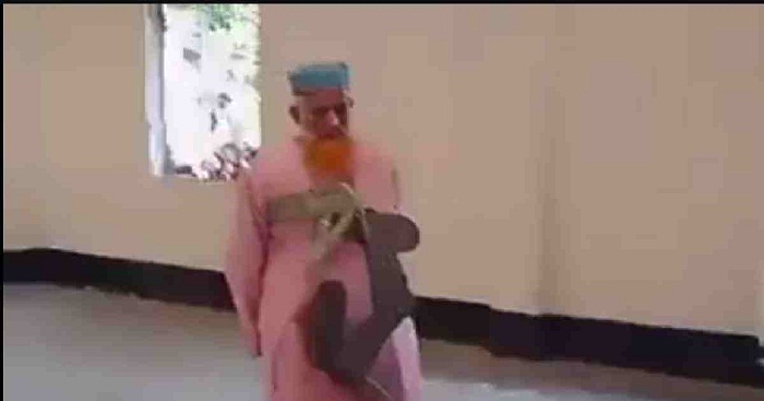 Imam’s humiliation by UP chairman sparks criticism on social media