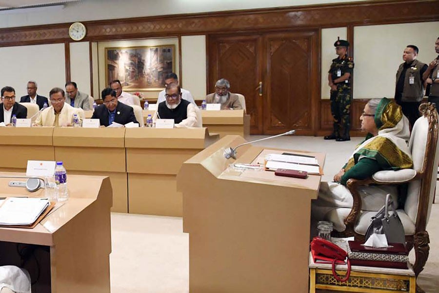 Special cabinet meeting at parliament on Monday