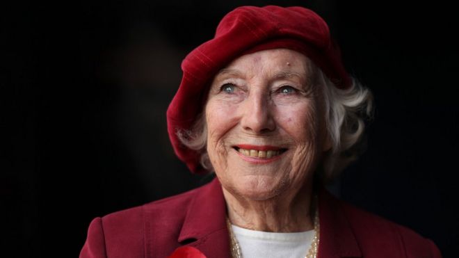 Dame Vera Lynn: Forces' Sweetheart dies aged 103