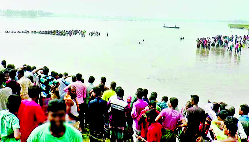 Boat capsizes in Teesta river