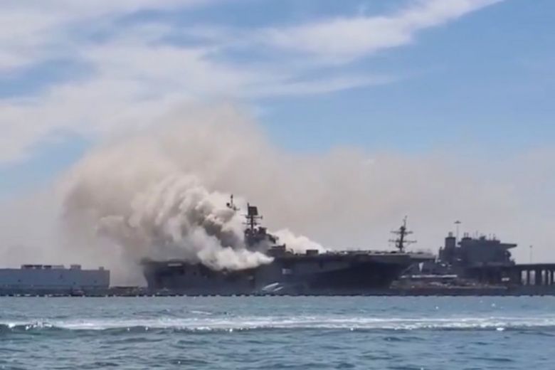 21 injured as major fire breaks out on US navy ship in California (Video)