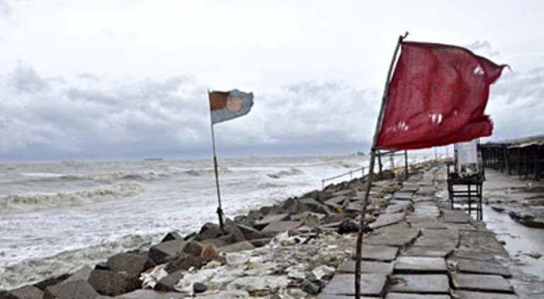 Maritime ports asked to hoist signal 3