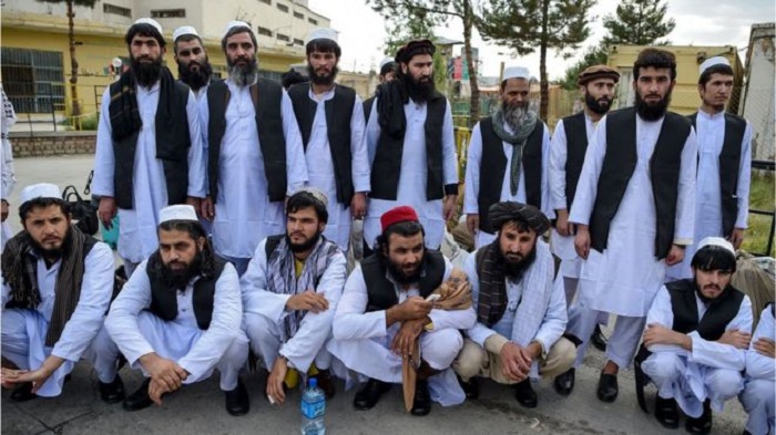 Taliban prisoner release: Afghan government begins setting free last 400