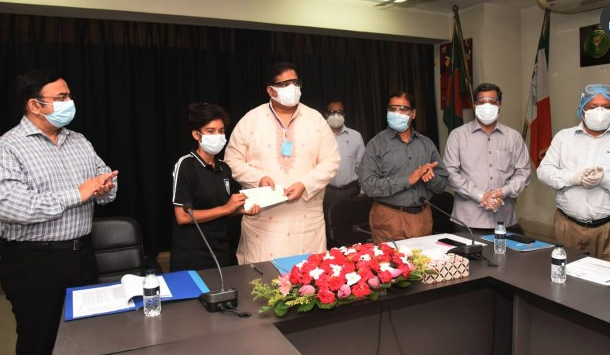PM provides Tk 5 lakh to footballer Unnoti Khatun