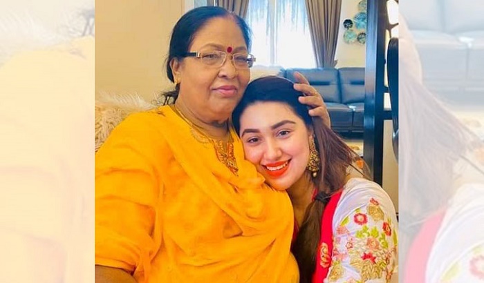 Actress Apu Biswas' mother dies