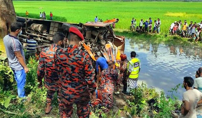 4 killed as bus, microbus collide in Magura