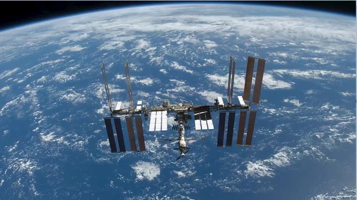 ISS moves to avoid space debris