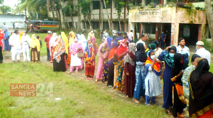 Voting in Pabna-4 by-polls underway