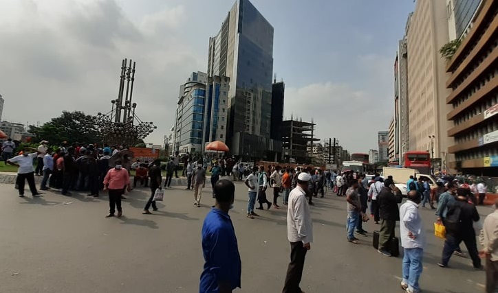 Saudi returnees block roads at Sonargaon intersection