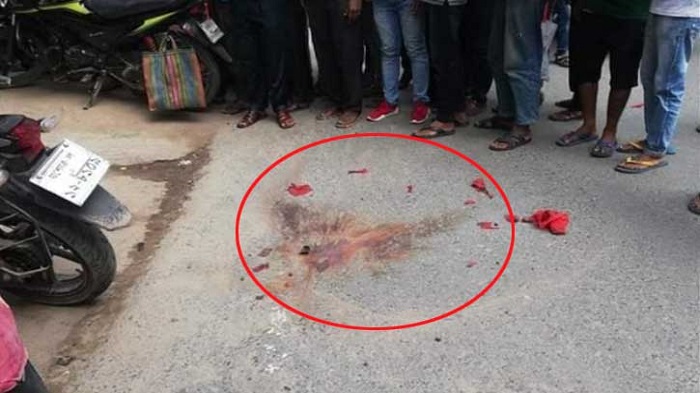 Tk 17 lakh snatched detonating bomb in Jashore