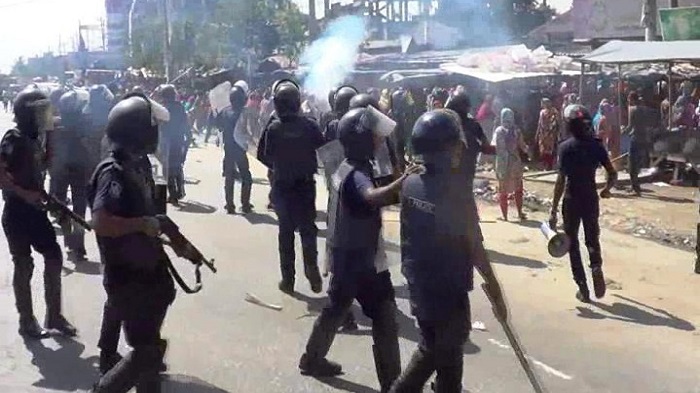 25 injured as police clash with Jute workers in Khulna