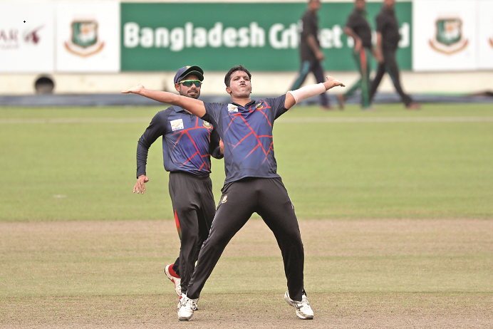 Saifuddin destroys Nazmul XI