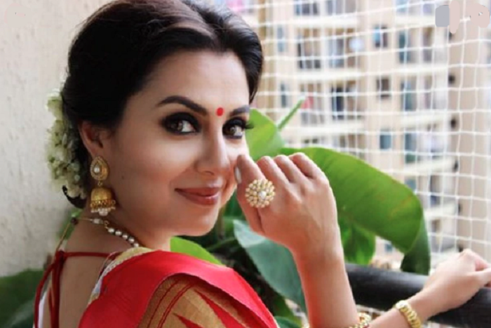 Durga Puja: Enjoy festivities with  easy-breezy makeup look
