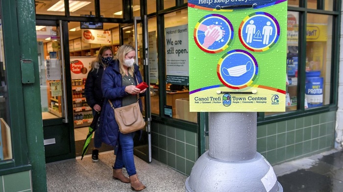 Covid-19: British PM considering lockdown across England next week

