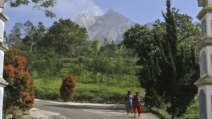 Evacuation begins as Indonesia’s most active volcano rumbles