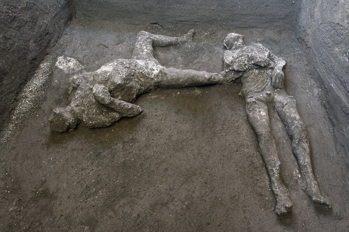 Bodies of man and his slave unearthed from ashes at Pompeii