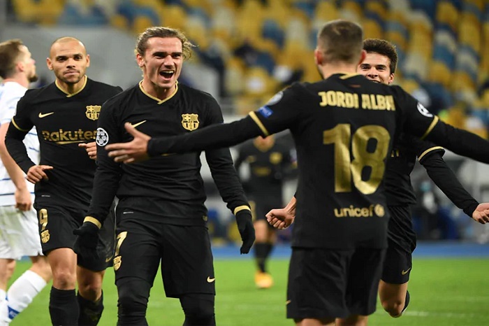 Barca stroll into last 16 after thrashing Dynamo Kiev