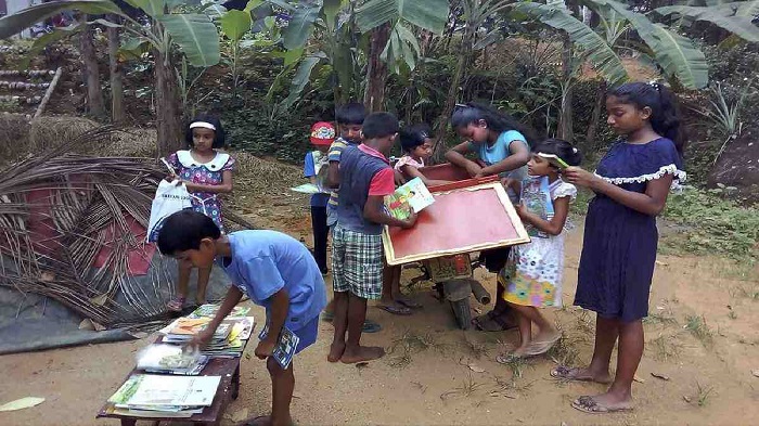 Books by bike: Sri Lankan man runs mobile library for kids