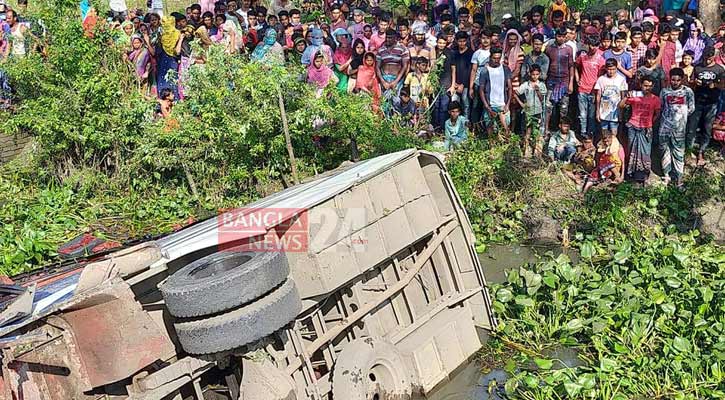 4 killed as bus falls into ditch in Gopalganj