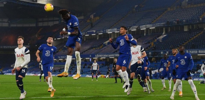 Tottenham take back top spot with goalless Chelsea draw