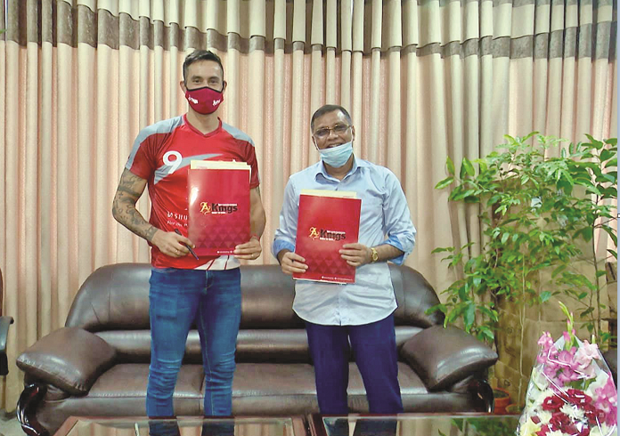 Kings sign Raul Becerra