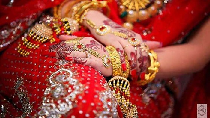 Bride’s body found hanging in-laws house in Laxmipur, husband goes into hiding