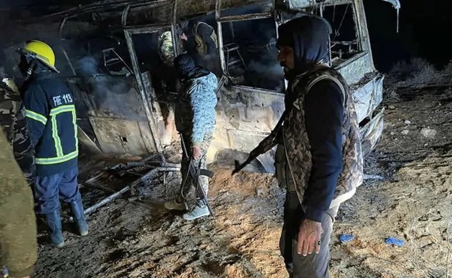 IS bus ambush kills 37 soldiers in Syria: monitor