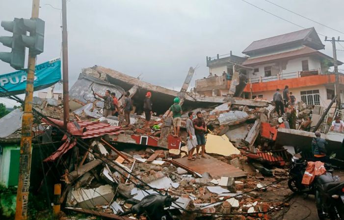 Seven dead, 24 injured after strong quake in Indonesia's Sulawesi
