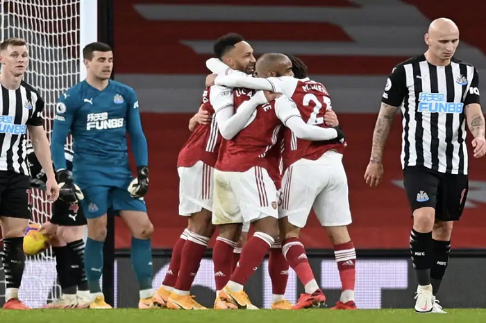 Aubameyang at the double as Arsenal pile more misery on Newcastle